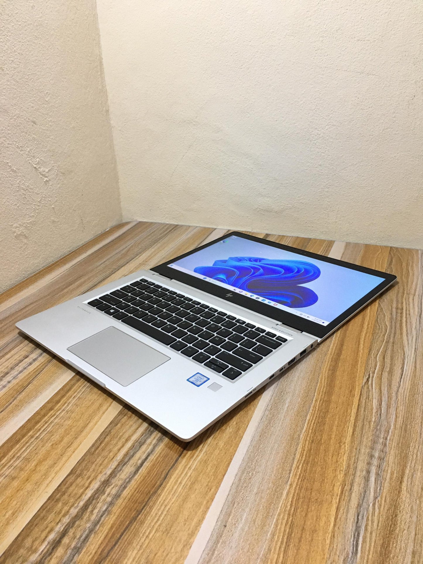 HP Elitebook 1030 G2 intel core i5