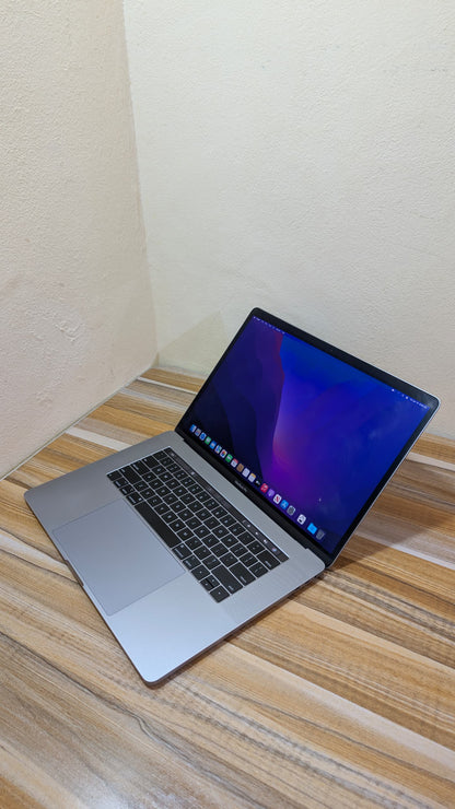 MacBook Pro avec touch bar Core i7 late 2018